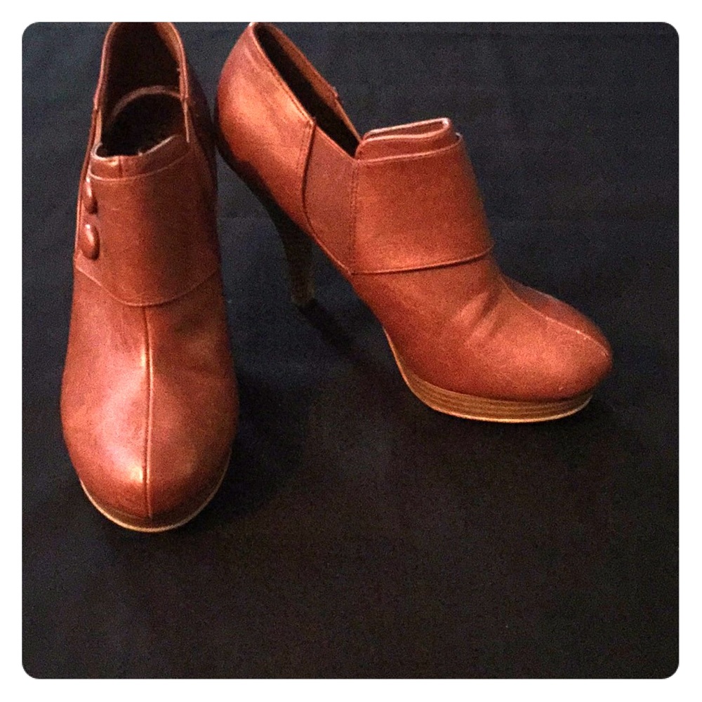Fioni brown heeled hotties size 7